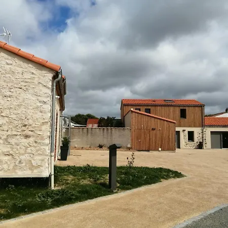 La Borderie - Maison Des Randonnees - Gite Etape - Gite De Groupe Vaire Room photo