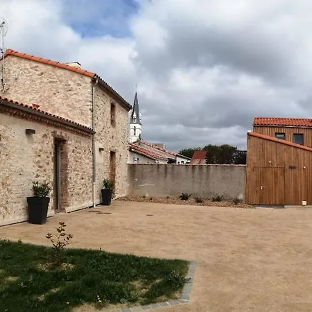 La Borderie - Maison Des Randonnees - Gite Etape - Gite De Groupe Vaire Room photo